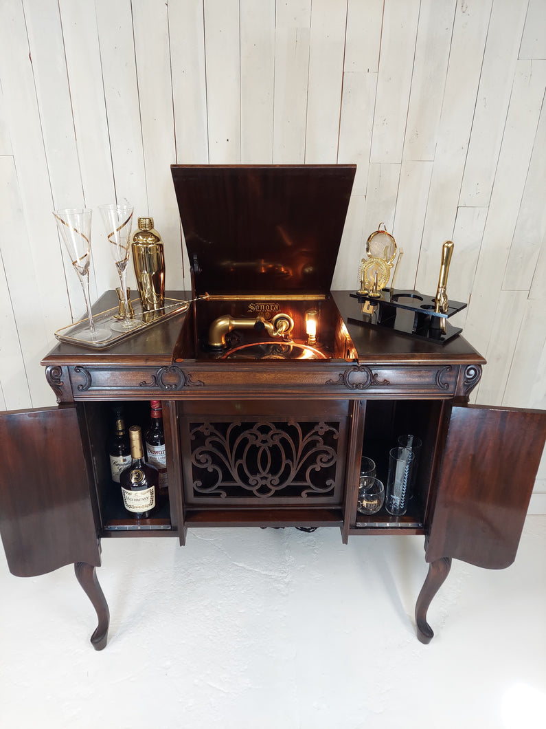 1923 Sonora Louis XV Phonograph Mini Bar Media - Bar front with all doors open